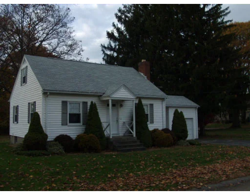 Unit for sale at 2 Glenview Ave, Auburn, MA 01501