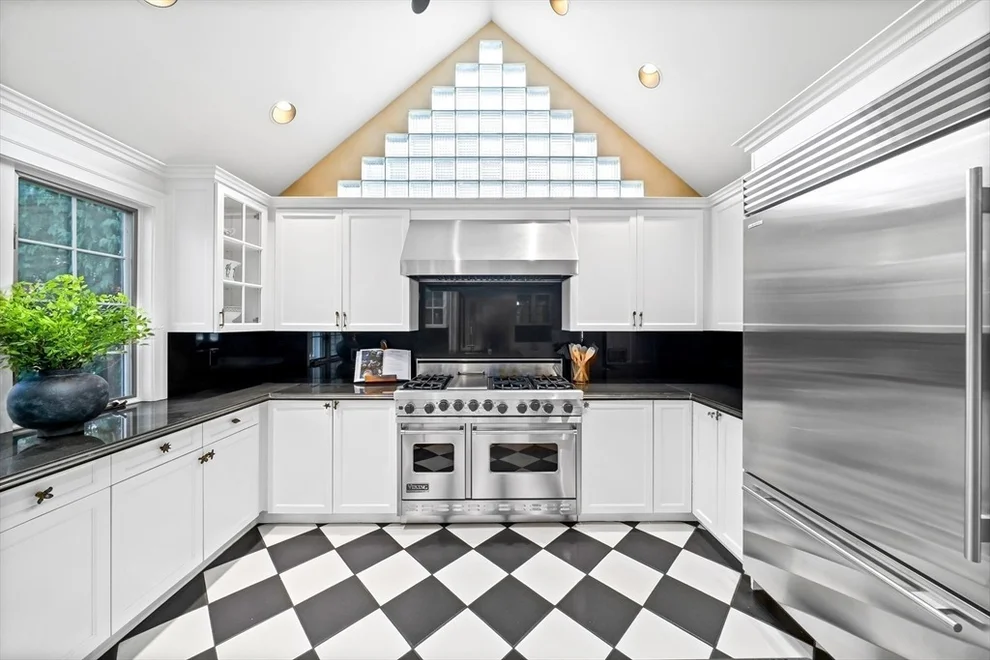 Unit for sale at 35 Glen Grn, Winchester, MA 01890