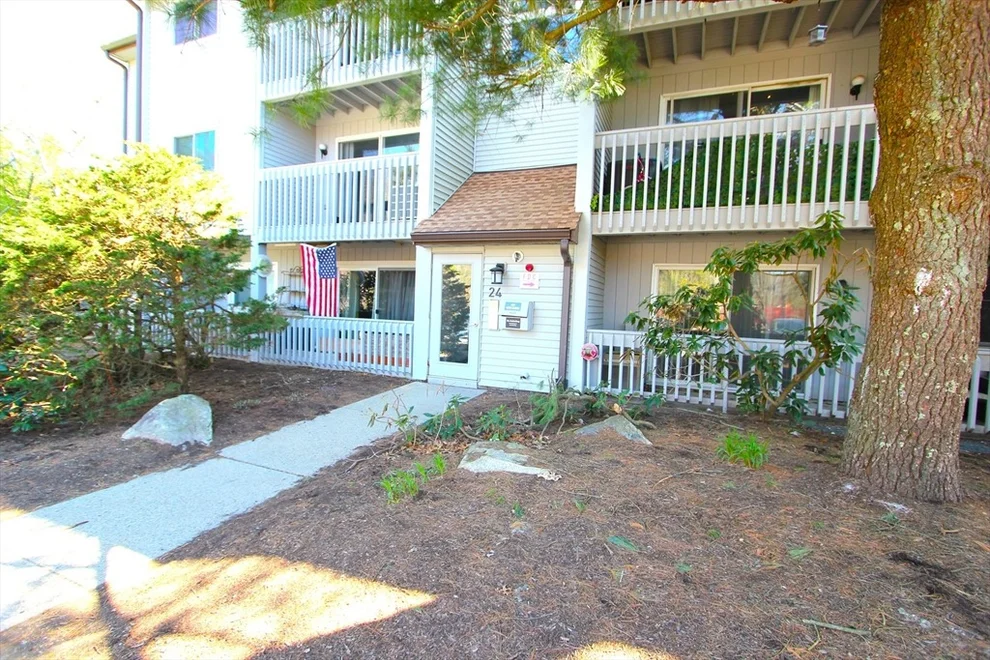 Unit for sale at 2412 Franklin Crossing Rd, Franklin, MA 02038