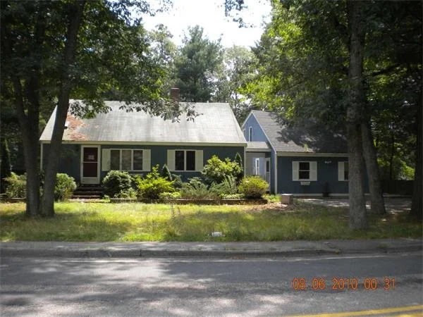 Unit for sale at 73 Chestnut St, Foxboro, MA 02035