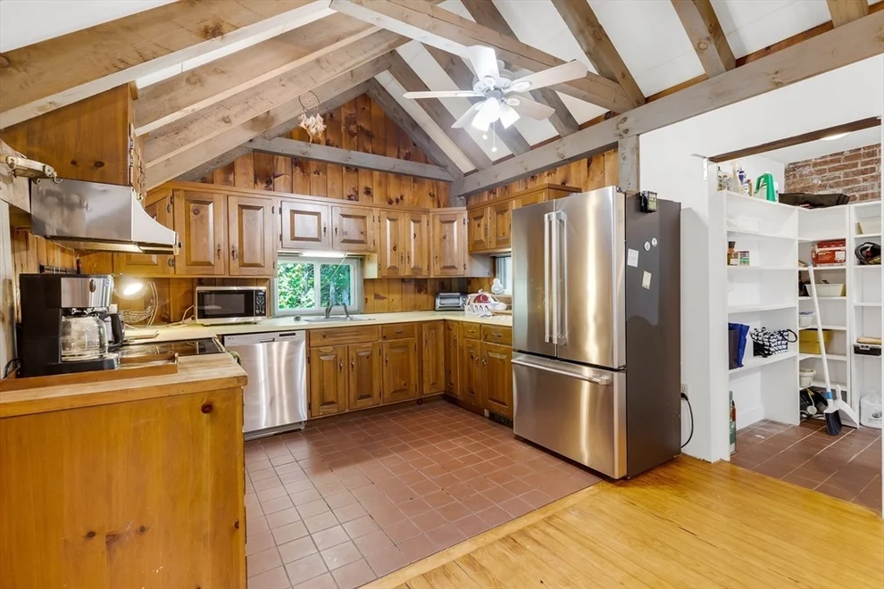 Unit for sale at 6 Turtleback Rd, Essex, MA 01929