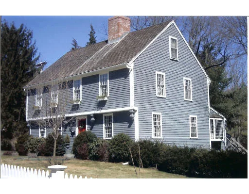 Unit for sale at 2 Queen Anne Ln, Hingham, MA 02043