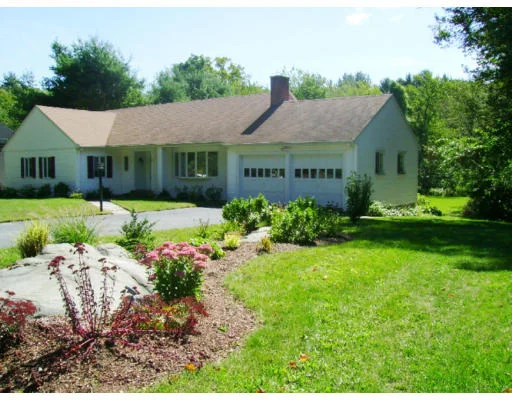 Unit for sale at 10 Lockeland Road, Winchester, MA 01890
