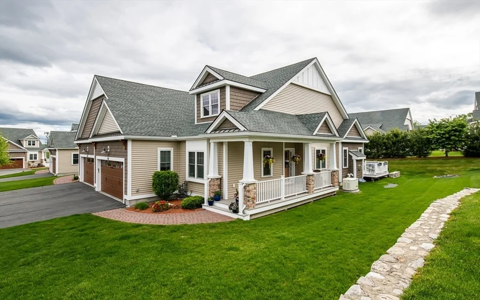 Unit for sale at 36 Fox Hill Ln, Dracut, MA 01826