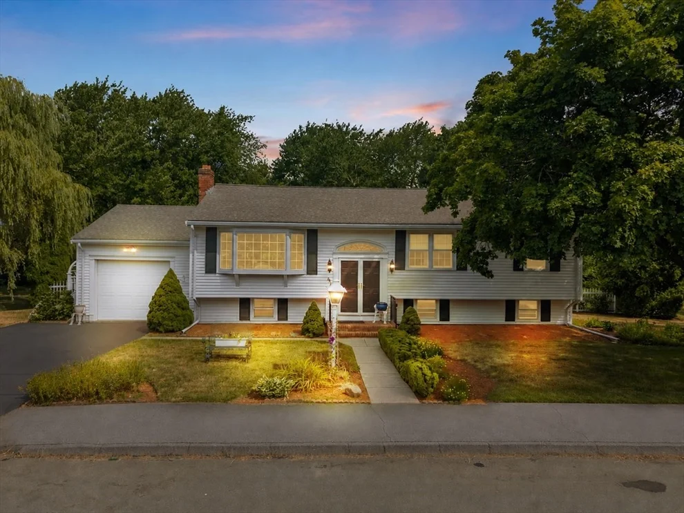 Unit for sale at 45 Sun Valley Dr, Braintree, MA 02184