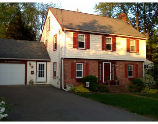 Unit for sale at 382 Middle St, Braintree, MA 02184