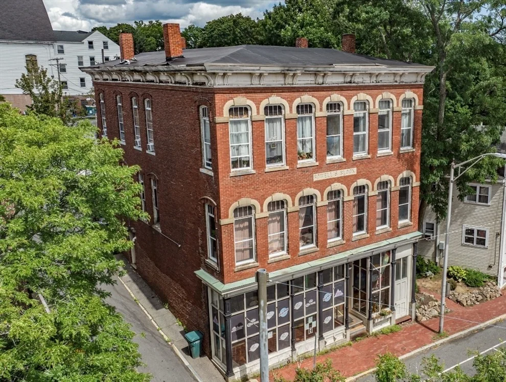 Unit for sale at 11 Elm St, Amesbury, MA 01913