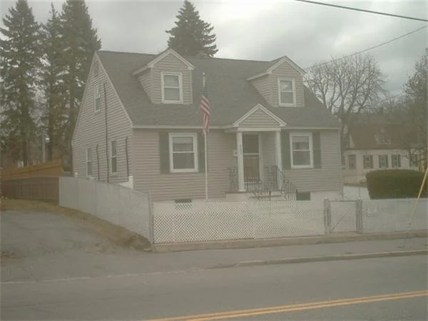 Unit for sale at 967 Lakeview Ave, Lowell, MA 01850