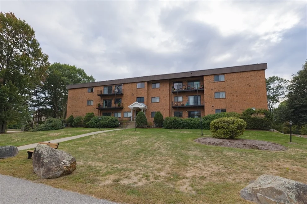 Unit for sale at 181 Littleton Rd Bldg 7, Chelmsford, MA 01824