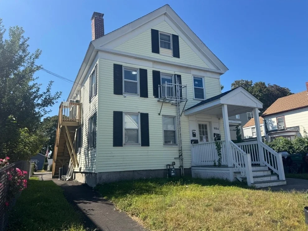 Unit for sale at 984 Middlesex St, Lowell, MA 01851