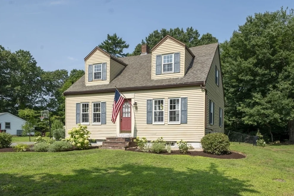Unit for sale at 37 Acorn St, Middleboro, MA 02346