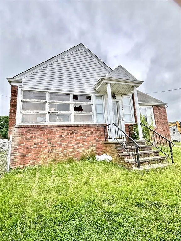 Unit for sale at 298 King St, Fall River, MA 02724