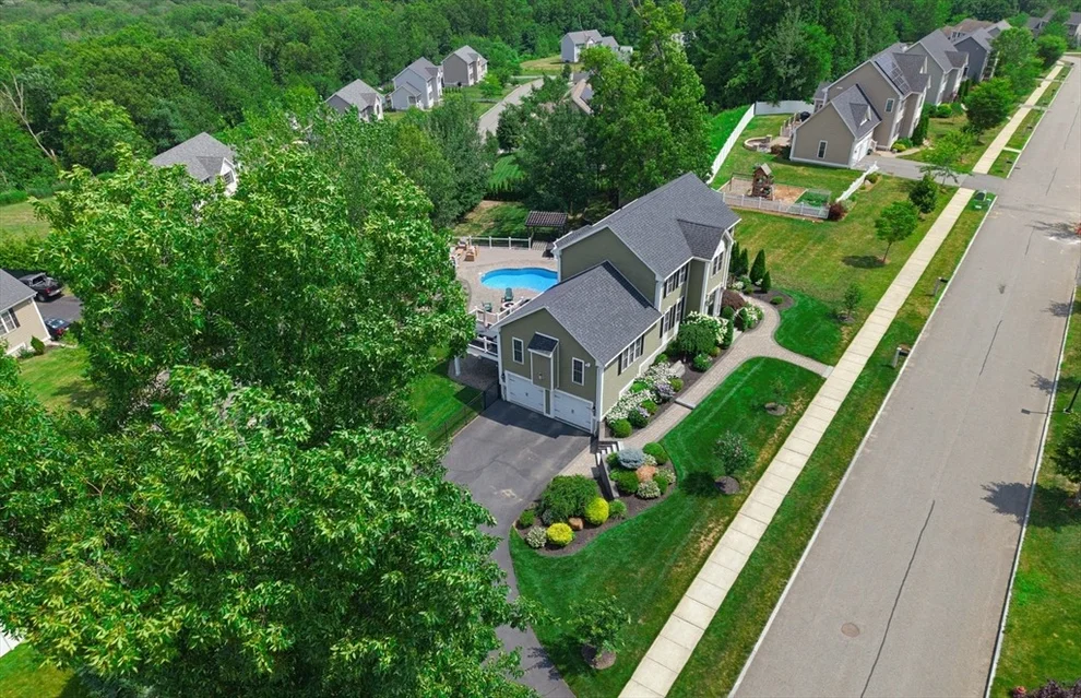 Unit for sale at 5 Autumn Gate Cir, Millbury, MA 01527