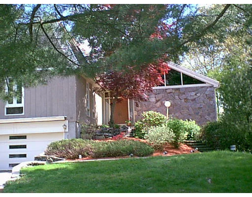 Unit for sale at 83 Croydon Rd, Norwood, MA 02062