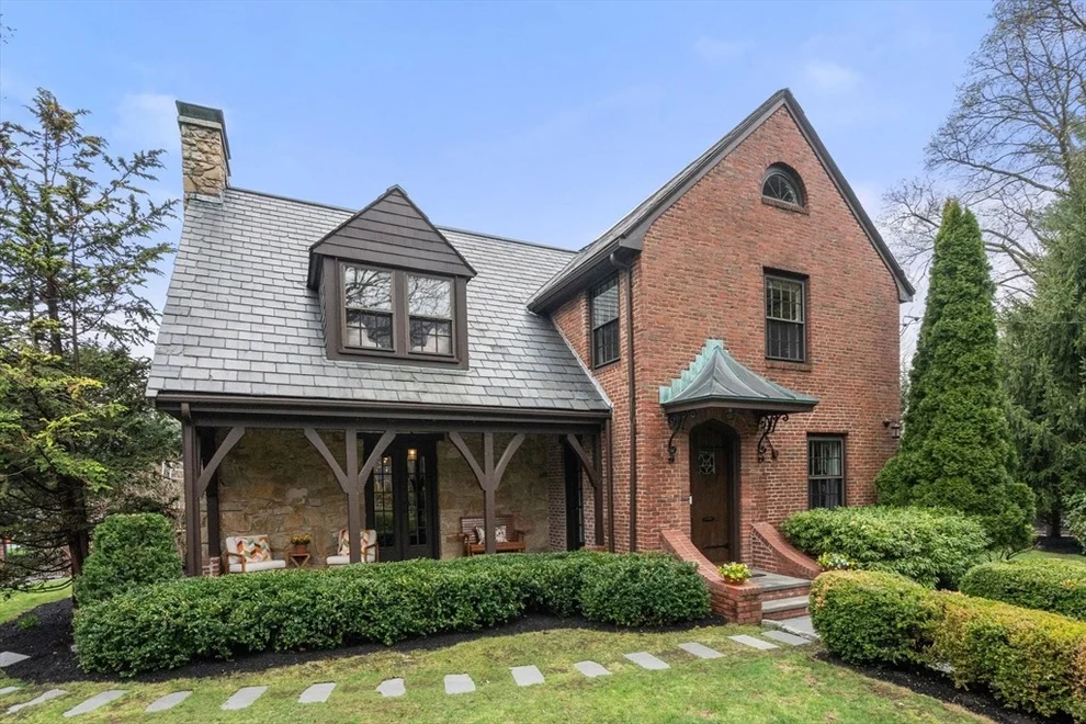 Unit for sale at 6 Risley Rd, Newton, MA 02465