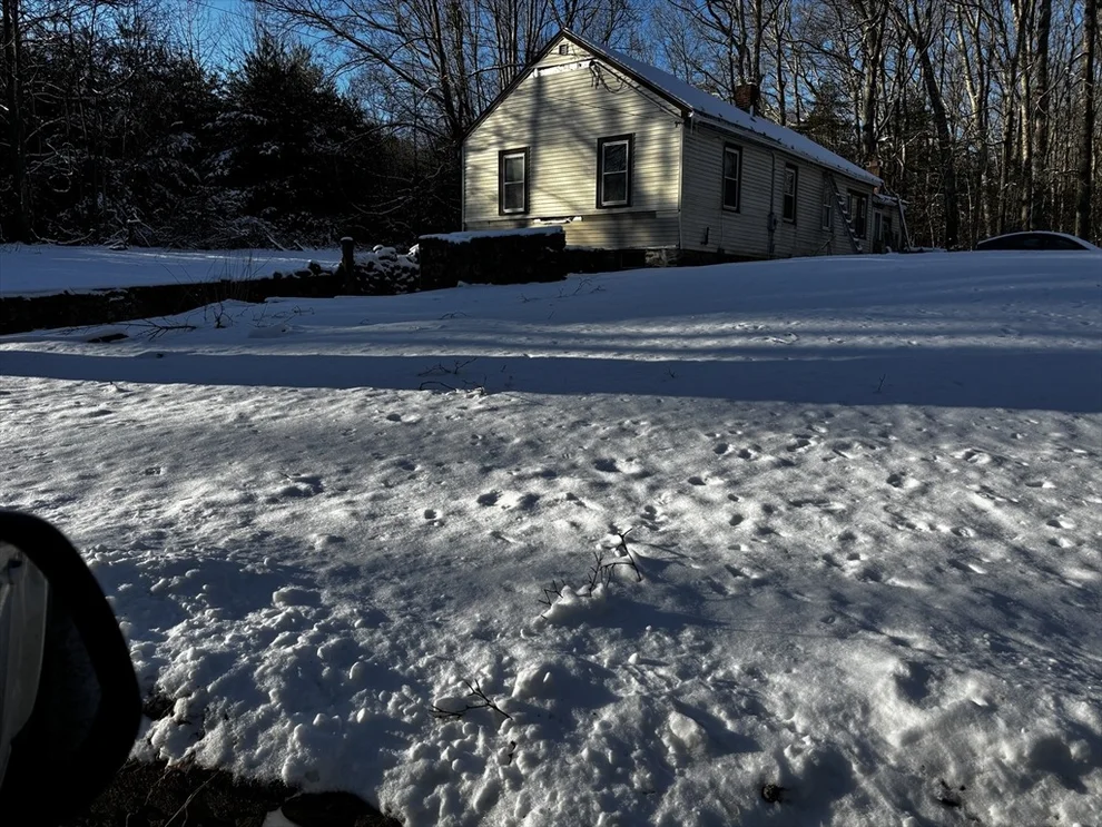 Unit for sale at 72 Nw Schoolhouse Rd, Dudley, MA 01571