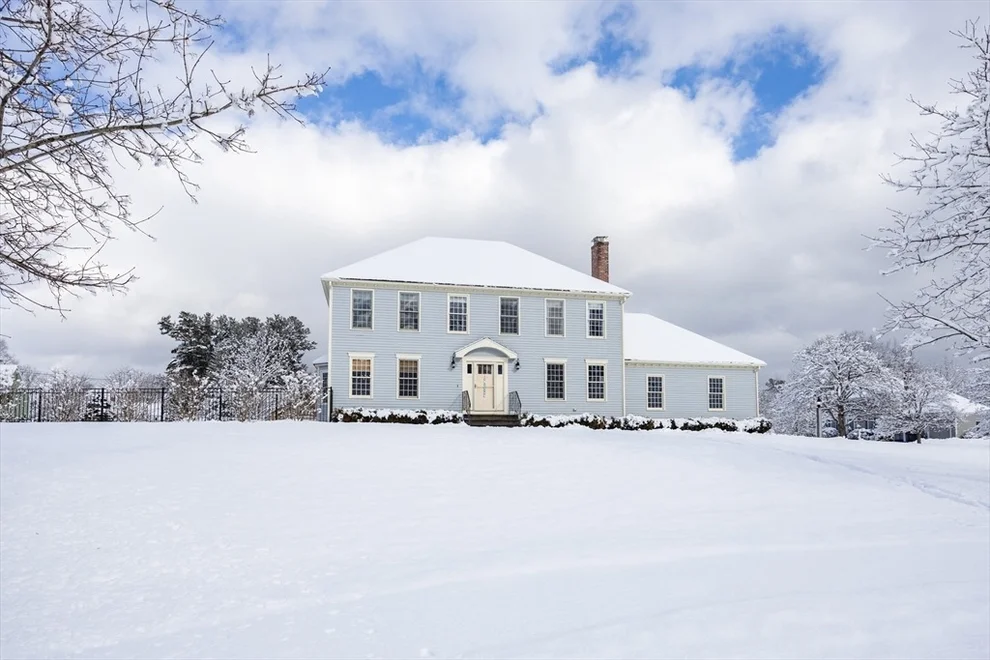 Unit for sale at 7 Lone Oak Circle, Holliston, MA 01746