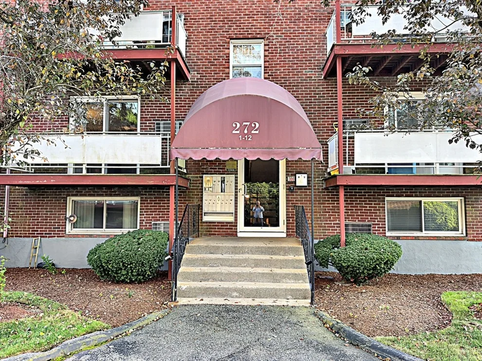 Unit for sale at 272 Albion St, Wakefield, MA 01880