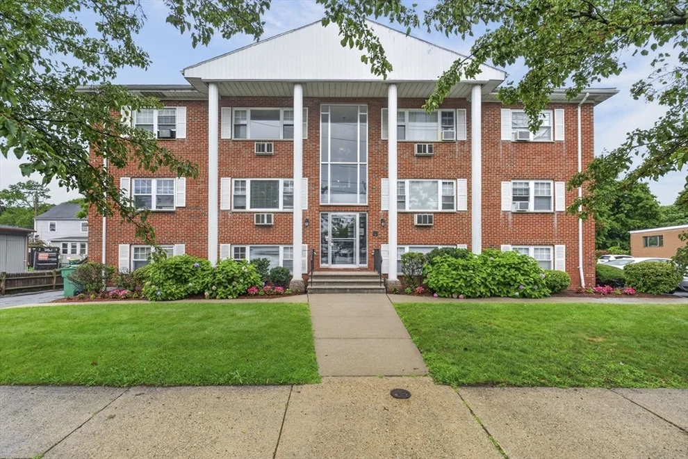 Unit for sale at 924 Main St, Woburn, MA 01801
