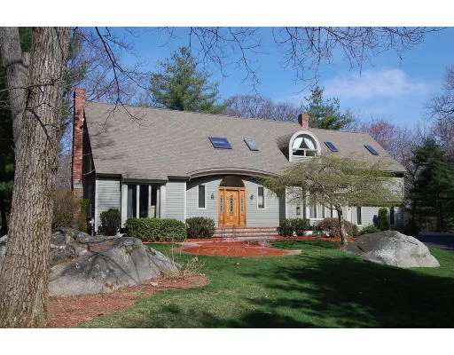 Unit for sale at 2 Crestview Ln, Milton, MA 02186