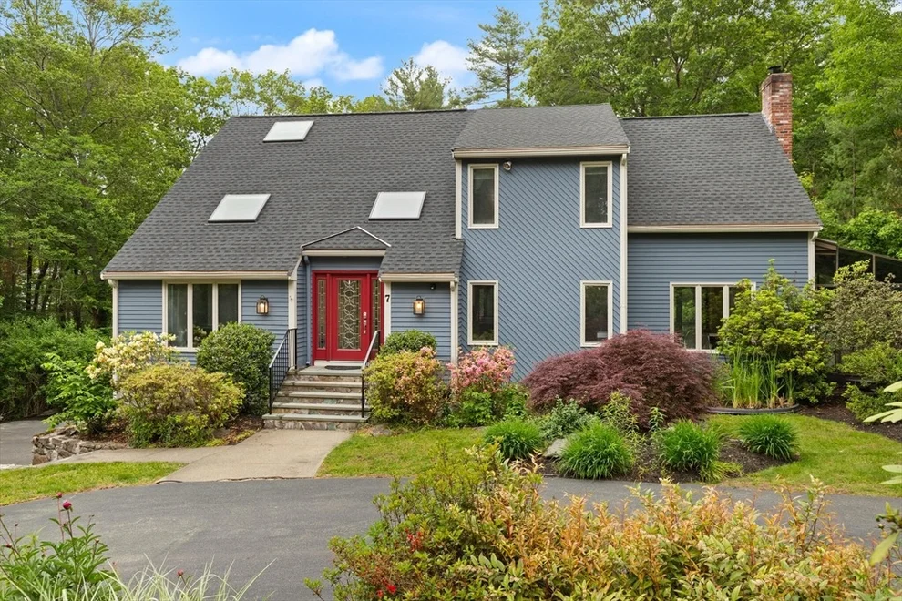 Unit for sale at 7 Merifield Ln, Natick, MA 01760
