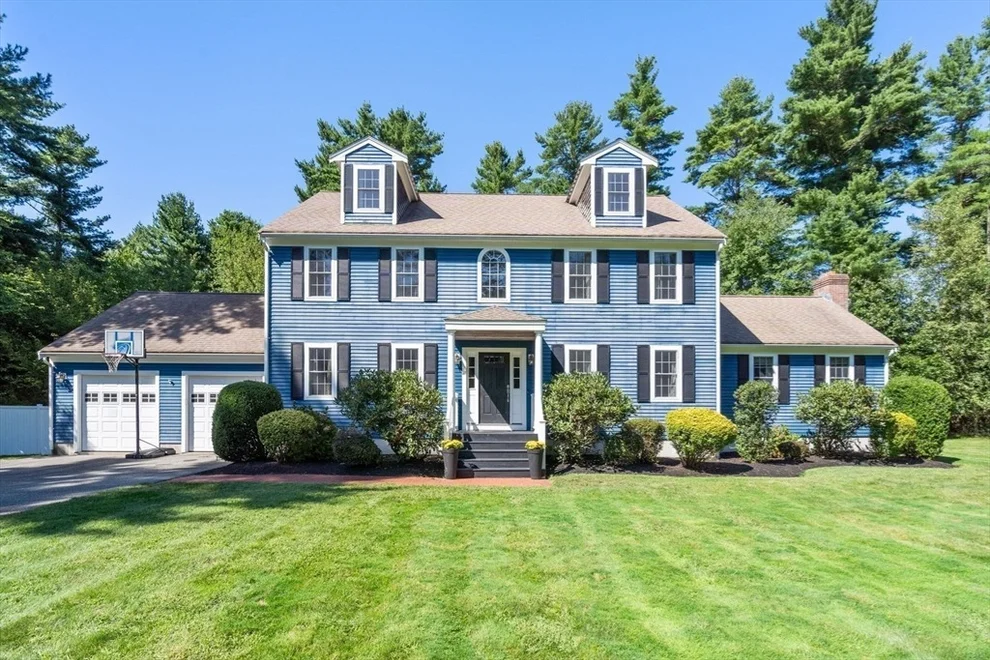 Unit for sale at 118 Paradise Ln, Rochester, MA 02770