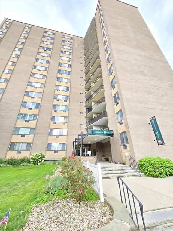 Unit for sale at 1025 Hancock St, Quincy, MA 02169