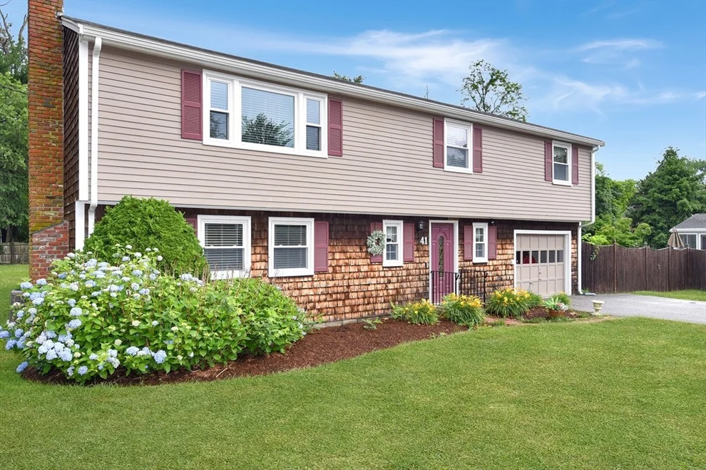 Unit for sale at 41 Constantine Dr, Marshfield, MA 02050