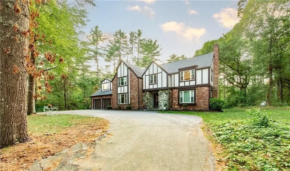 Unit for sale at 6 Running Stream Road, Rehoboth, MA 02769