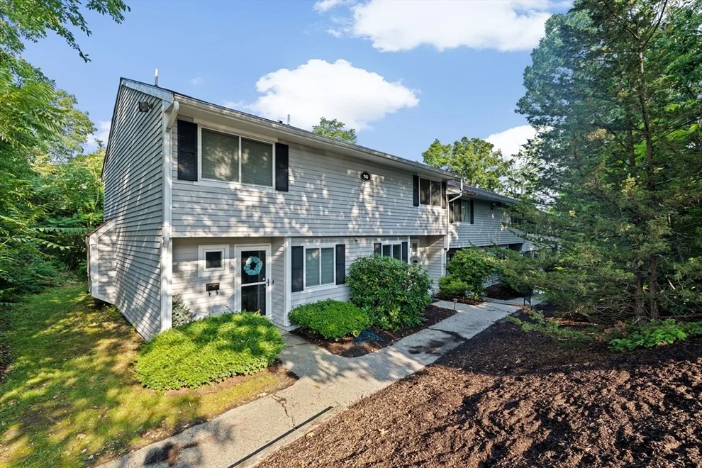 Unit for sale at 16 Beals Cove Rd, Hingham, MA 02043