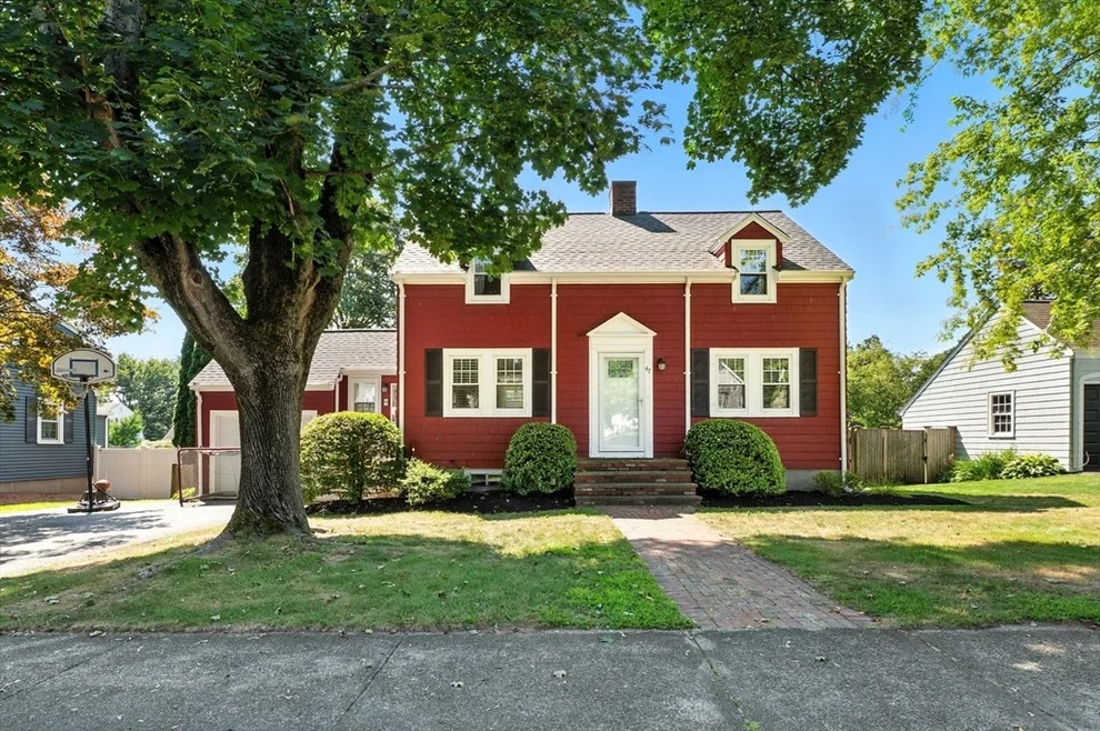 Unit for sale at 47 Aborn Ave, Wakefield, MA 01880