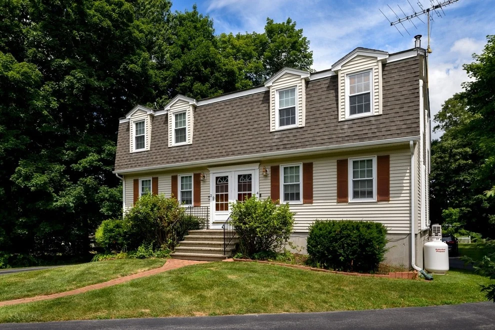 Unit for sale at 4 Crestwood Dr, Northborough, MA 01532