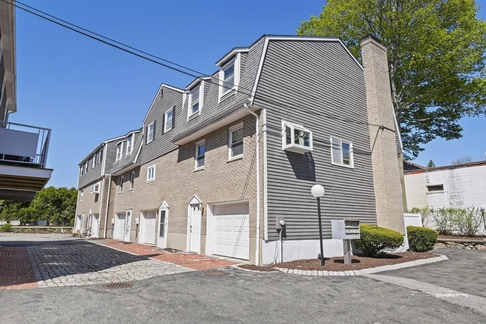 Unit for sale at 7 Circuit Lane, Watertown, MA 02472