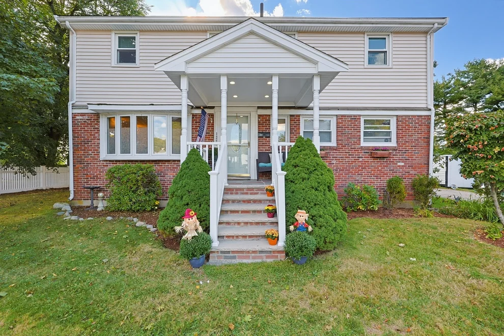 Unit for sale at 122 Westview Dr, Norwood, MA 02062
