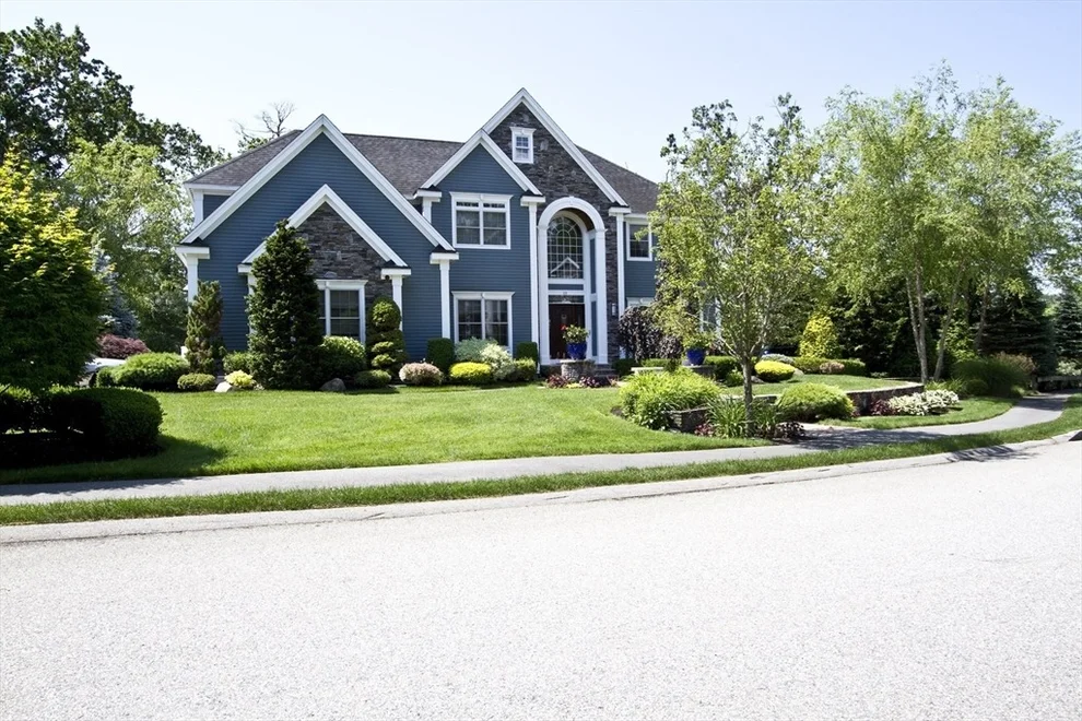 Unit for sale at 10 Woodbury Ln, Middleton, MA 01949