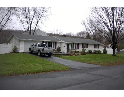 Unit for sale at 28 Bantry Rd, Framingham, MA 01701