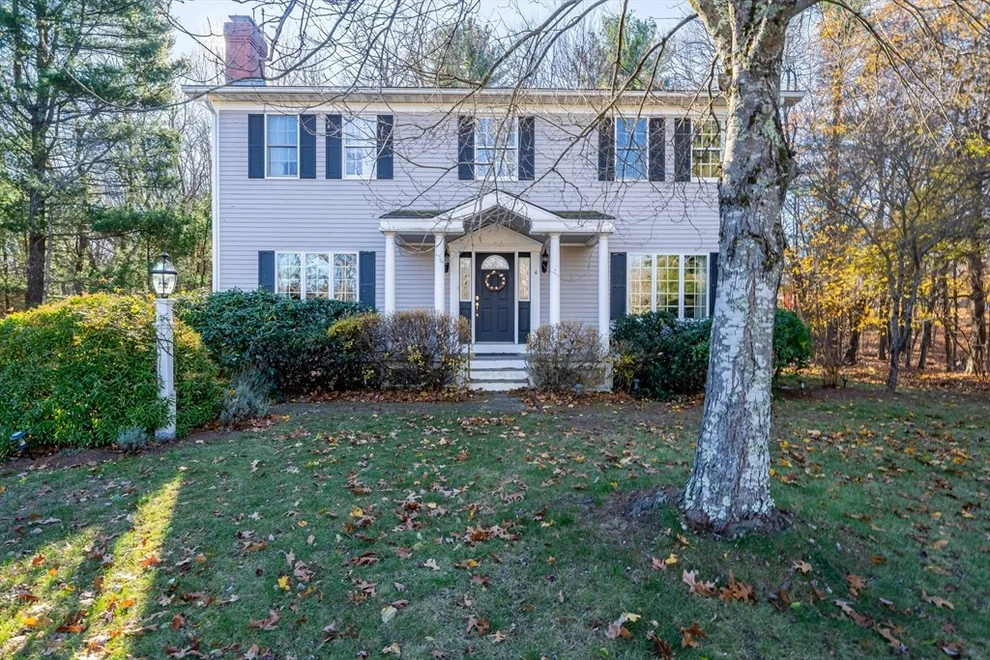 Unit for sale at 4 Northgate Cir, Lexington, MA 02420