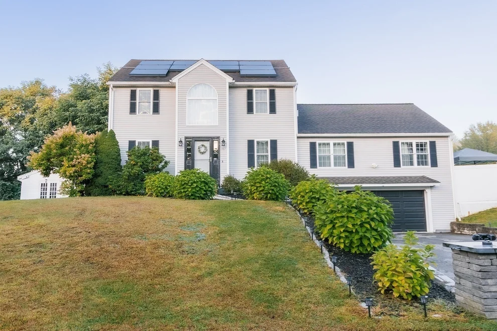 Unit for sale at 107 Bishop Rd, Fitchburg, MA 01420
