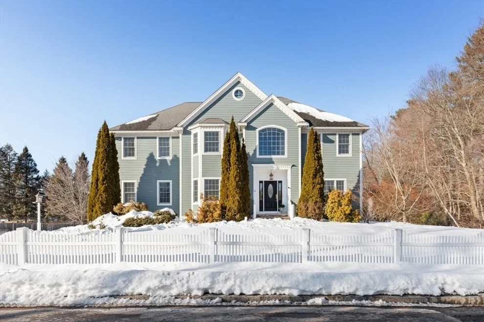 Unit for sale at 18 Symonds Way, Reading, MA 01867