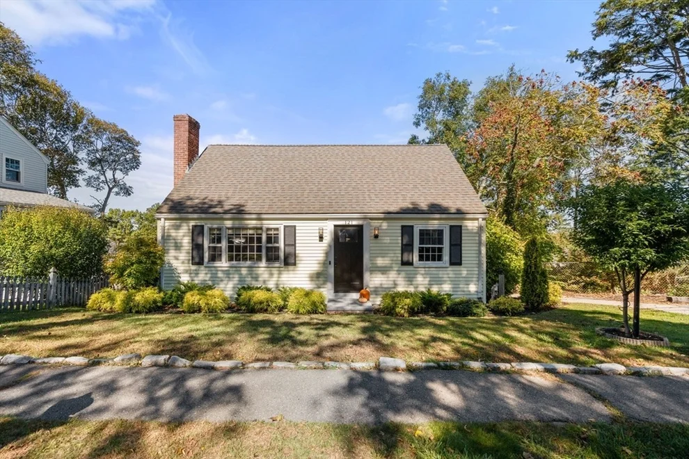 Unit for sale at 121 Hillside Ave, Quincy, MA 02170