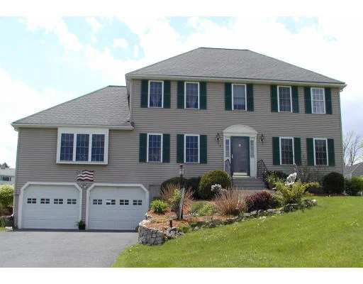 Unit for sale at 8 Dom Lea Cir, Franklin, MA 02038