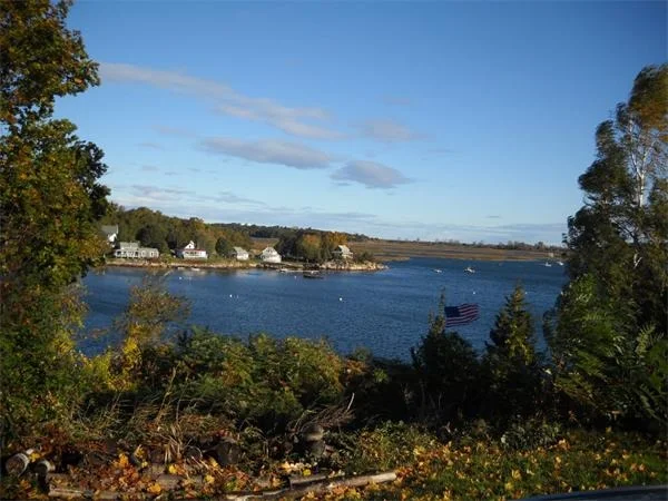 8 Riverview Way