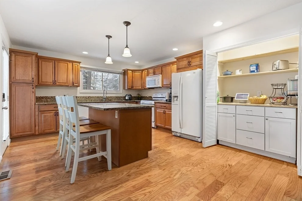 Unit for sale at 2 Arrowhead Circle, Ashland, MA 01721
