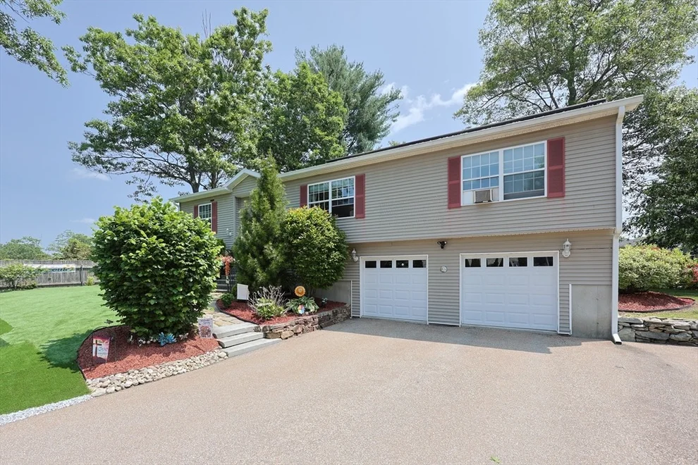 Unit for sale at 4 Colonial Rd, Webster, MA 01570