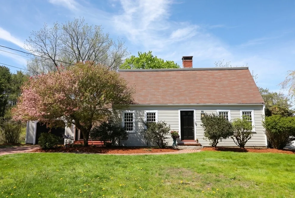 Unit for sale at 110 Cross St, Andover, MA 01810