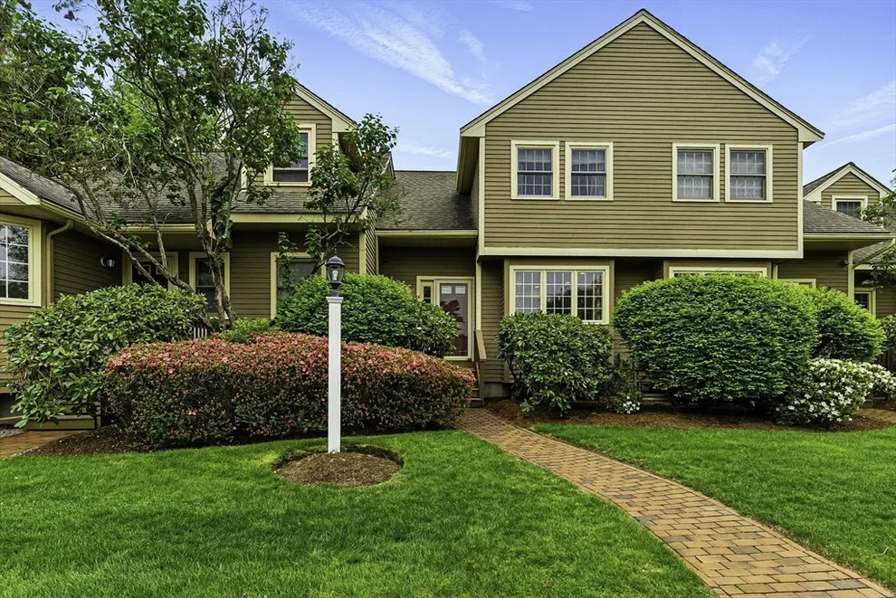 Unit for sale at 14 Weybridge Lane, Hopkinton, MA 01748