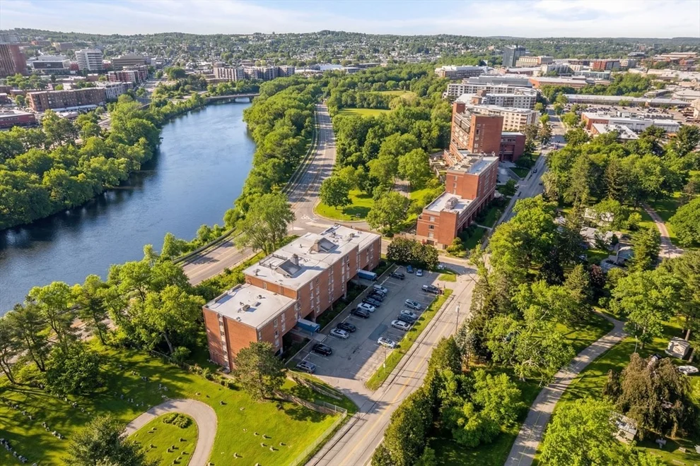 Unit for sale at 231 Coolidge Ave, Watertown, MA 02472