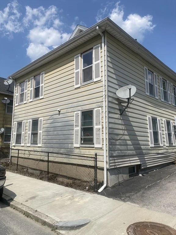 Unit for sale at 27 Lyon, Worcester, MA 01604