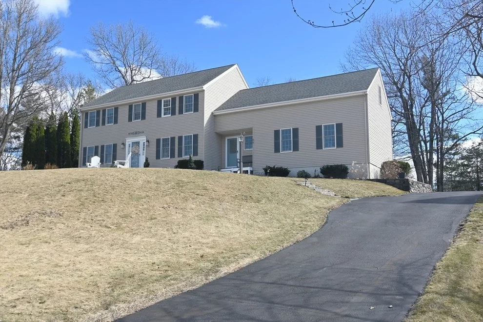 Unit for sale at 99 Flagler Dr, Holden, MA 01520