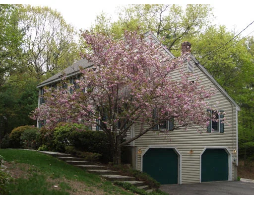 Unit for sale at 6 Anne Drive, Hampstead, NH 03841